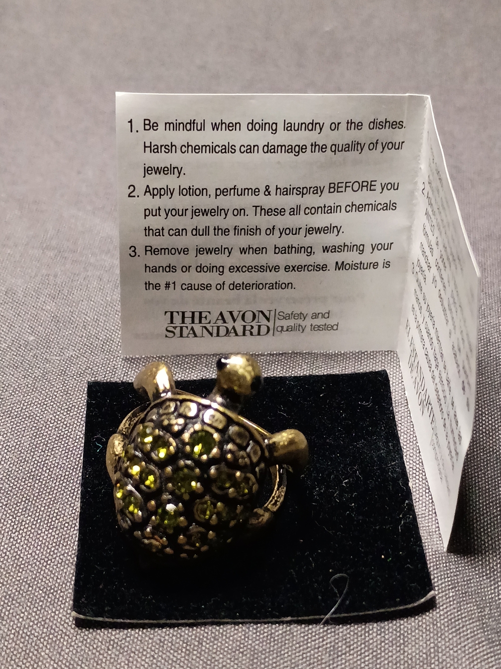 Avon Gold-Tone Turtle Ring with Olive Green Crystals